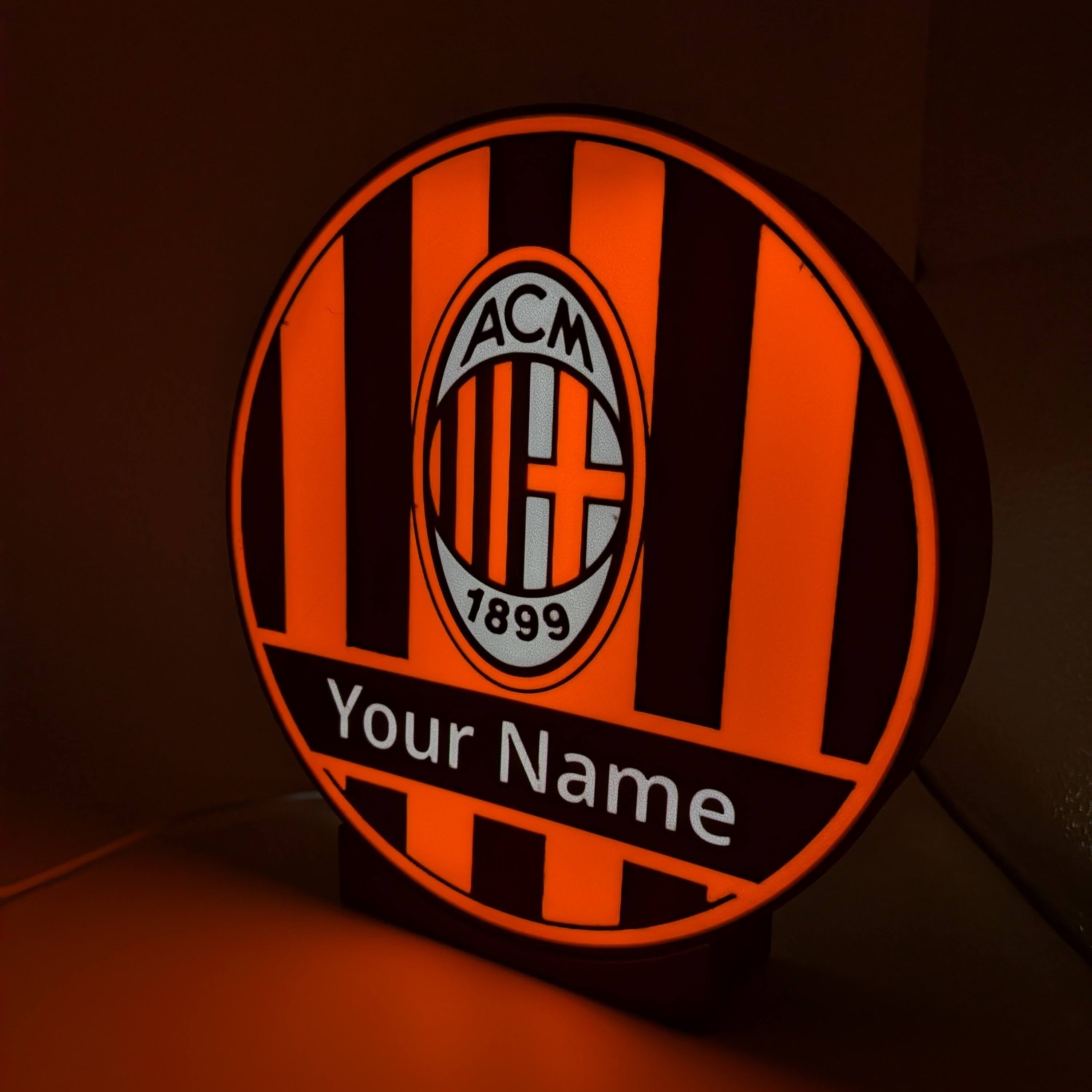 Lampada LED lightbox tonda AC Milan con logo e scritta “Your Name” accesa