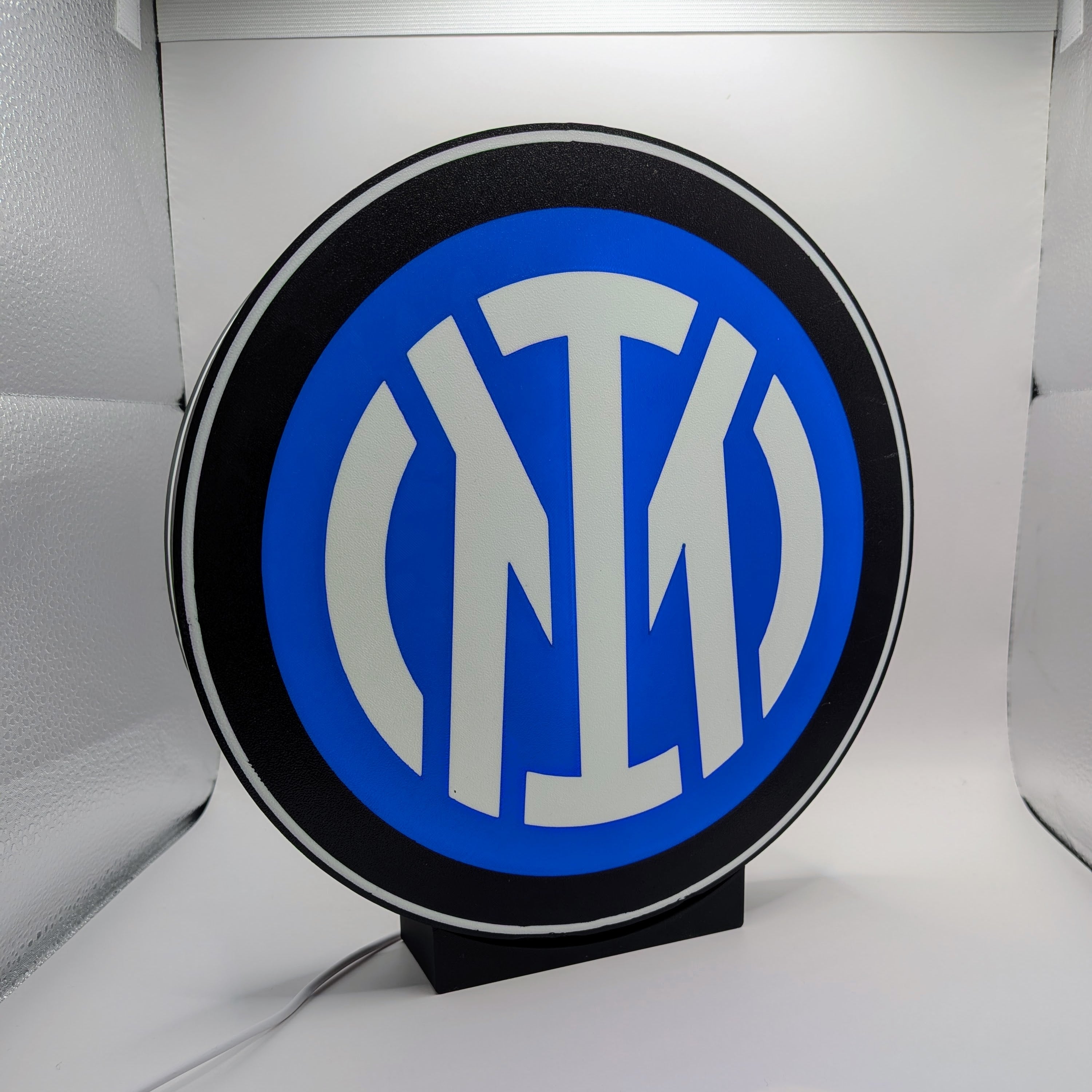 LED-Lightbox Inter Classica – Tisch- und Wandleuchte mit Emblem