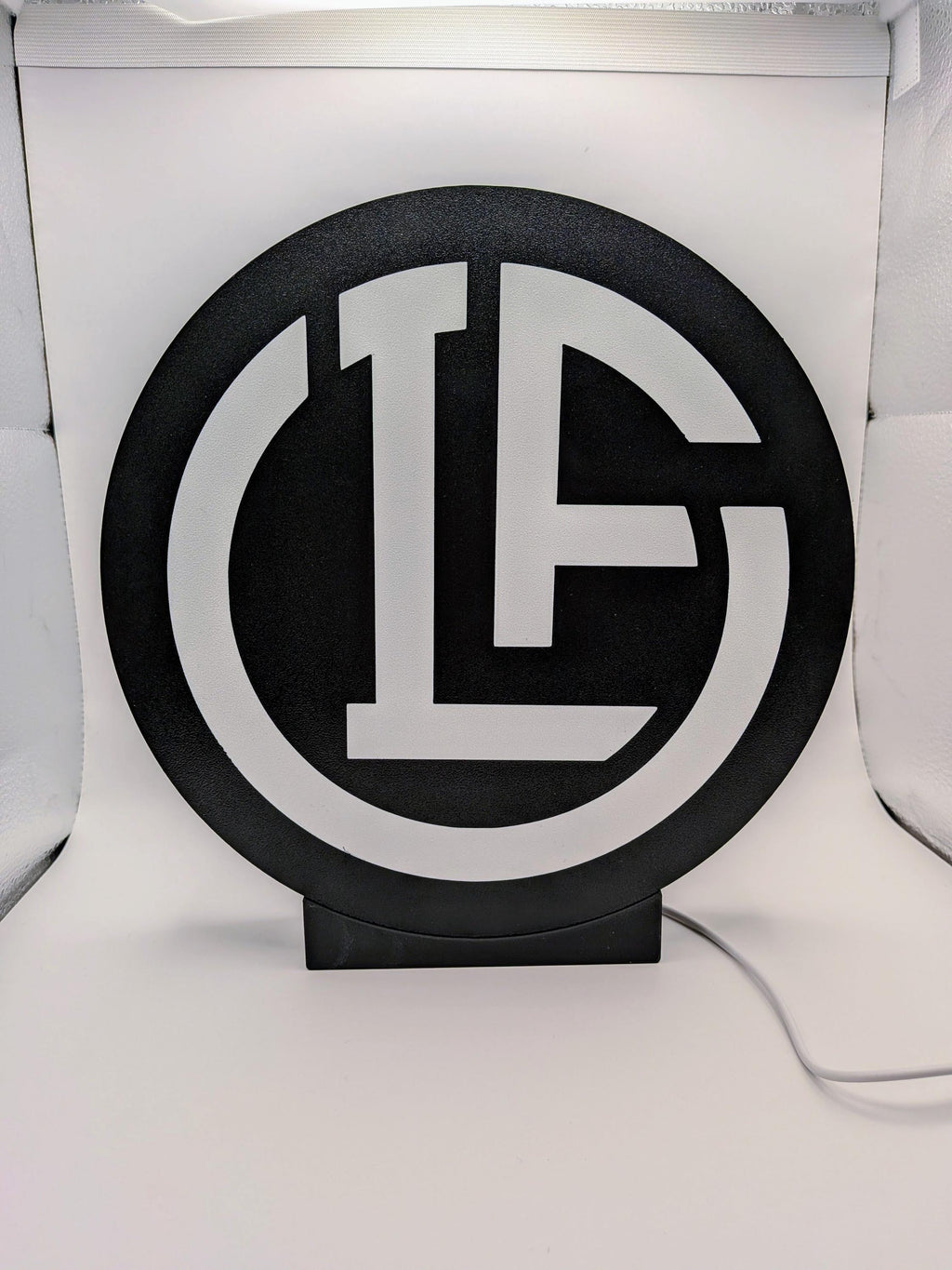 Lampada LED lightbox rotonda con logo FC Lugano in bianco, base poggiante