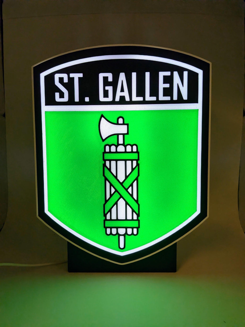 Lampada LED lightbox con stemma ST. Gallen su sfondo verde, cornice bianca