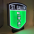 Lampada LED lightbox con stemma ST. Gallen su sfondo verde e base nera accesa