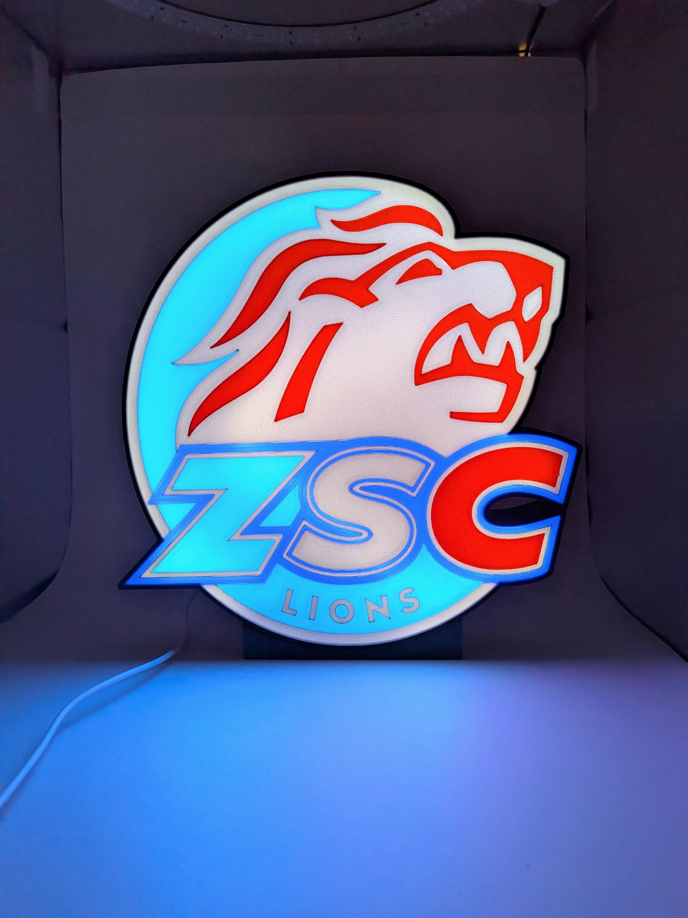 Lampada LED lightbox hockey ZSC Lions accesa, alone blu e logo rosso