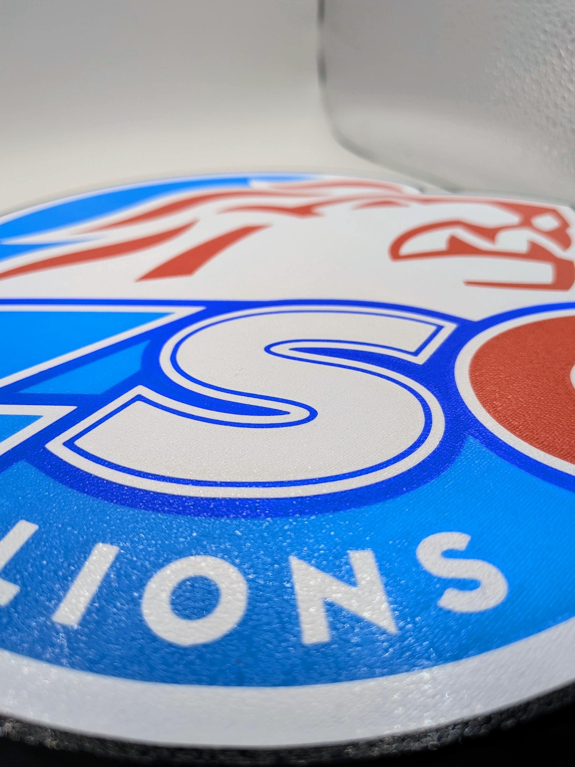 Lampada LED lightbox hockey ZSC Lions, dettagli grafica blu e rossa